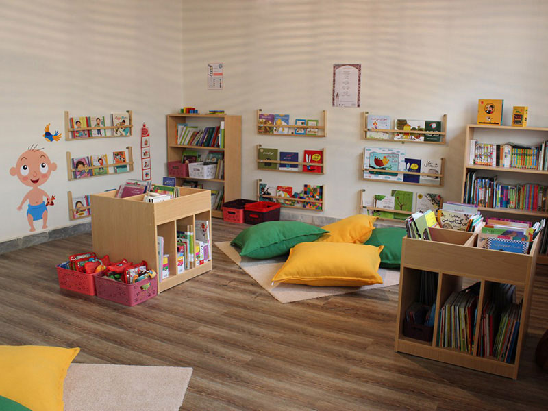 علاقمند کردن کودک به کتاب با ساختن کتابخانه در منزل